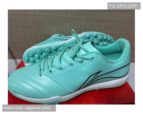 选择适合学校草坪的足球鞋提升运动表现与舒适度的全面指南